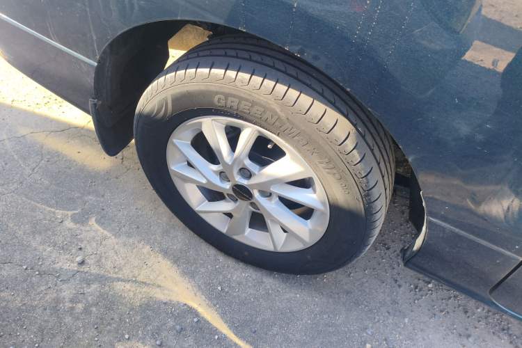 Used FORTHING Lingzhi PLUS 2021 Travel Edition 2.0L Manual Luxury 7-Seater Right Rear Wheel Hub