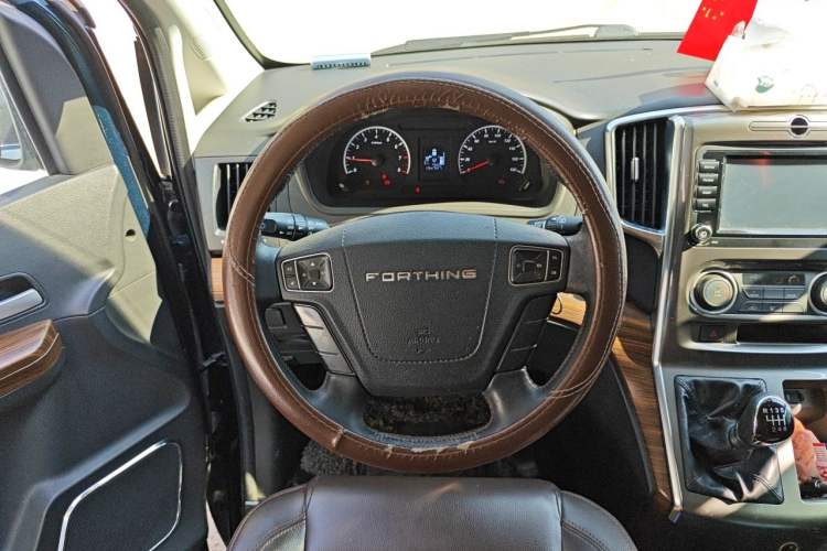 Used FORTHING Lingzhi PLUS 2021 2.0L Manual Luxury 7-Seater Steering Wheel