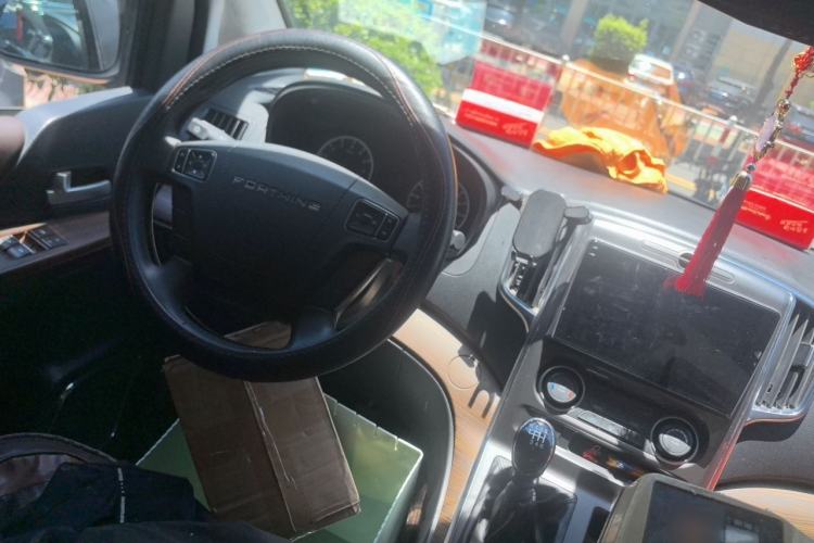 Used FORTHING Lingzhi PLUS 2021 Travel Edition 2.0L Manual Luxury 7-Seater Steering Wheel