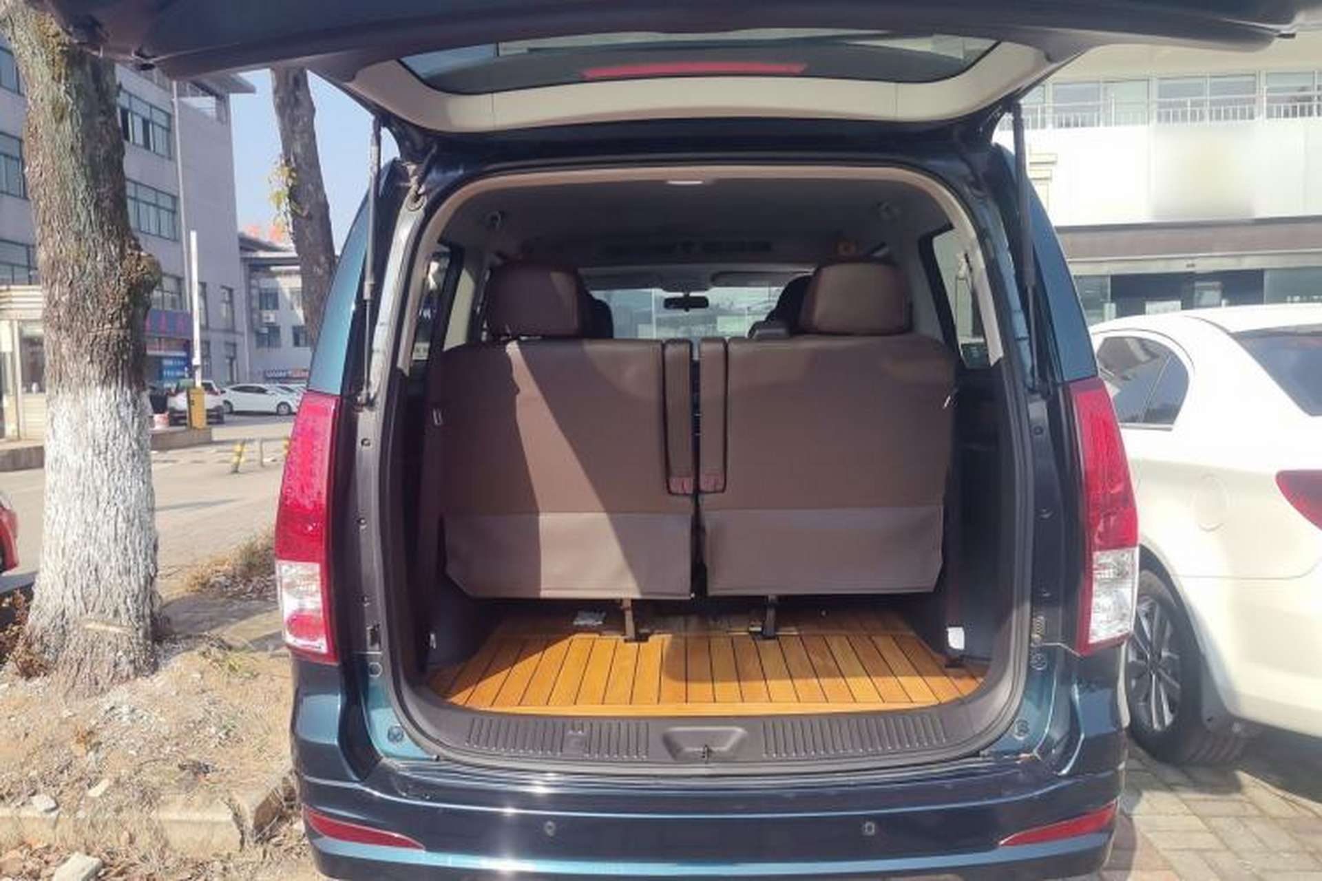 Used FORTHING Lingzhi PLUS 2021 Travel Edition 2.0L Manual Luxury 7-Seater Trunk