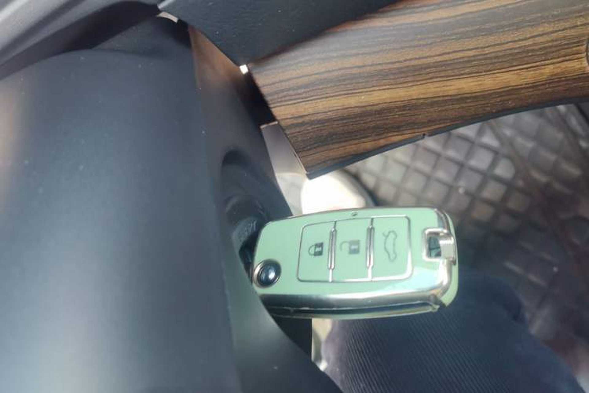 Used FORTHING Lingzhi PLUS 2021 Travel Edition 2.0L Manual Luxury 7-Seater Vehicle Key