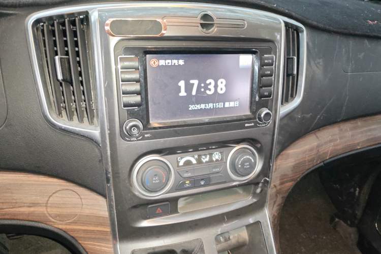 Used FORTHING Lingzhi PLUS 2021 Travel Edition 2.0L Manual Luxury 7-Seater Audio And AC Panel