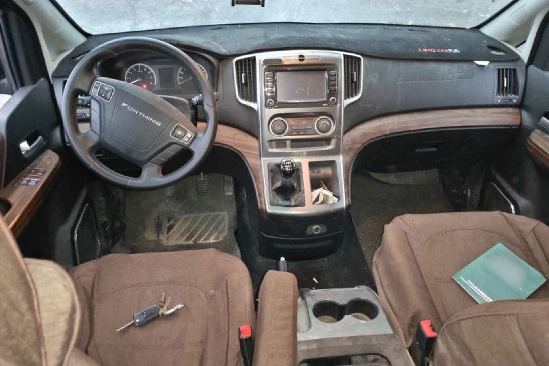 Used FORTHING Lingzhi PLUS 2021 Travel Edition 2.0L Manual Luxury 7-Seater Center Console