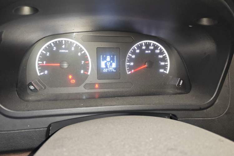 Used FORTHING Lingzhi PLUS 2021 Travel Edition 2.0L Manual Luxury 7-Seater Odometer Close Up