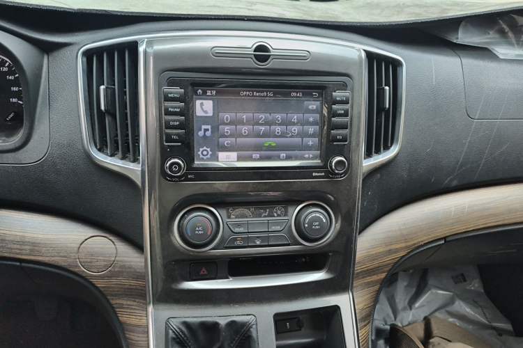 Used FORTHING Lingzhi PLUS 2021 Travel Edition 2.0L Manual Luxury 7-Seater Audio And AC Panel