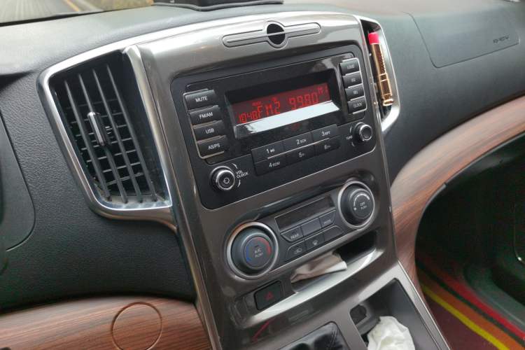 Used FORTHING Lingzhi PLUS 2021 2.0L Manual Comfort Model CNG 7-Seater Audio And AC Panel