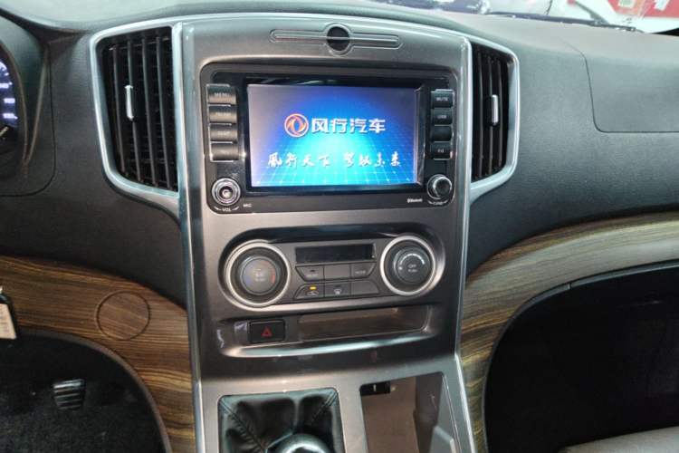 Used FORTHING Lingzhi PLUS 2021 2.0L Manual Luxury 7-Seater Audio And AC Panel