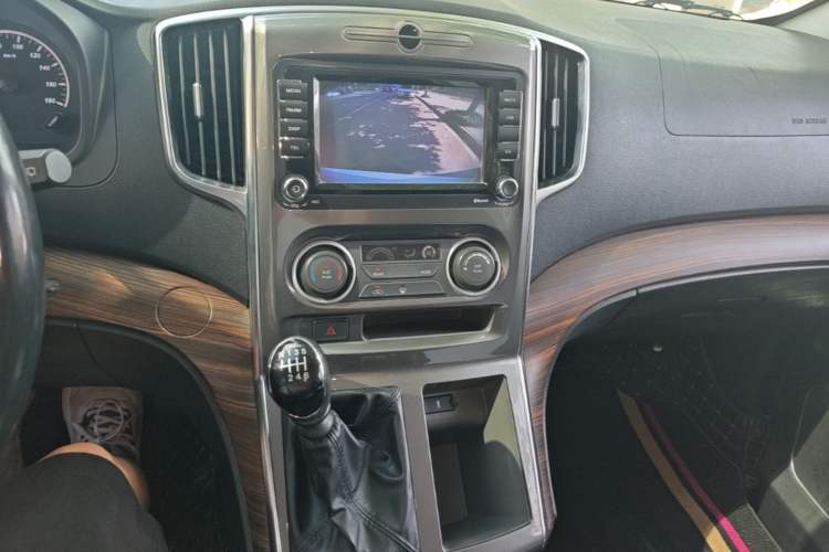 Used FORTHING Lingzhi PLUS 2021 Travel Edition 2.0L Manual Luxury 7-Seater Audio And AC Panel