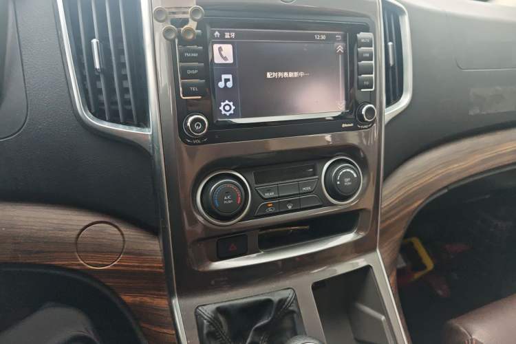 Used FORTHING Lingzhi PLUS 2021 2.0L Manual Luxury 7-Seater Audio And AC Panel