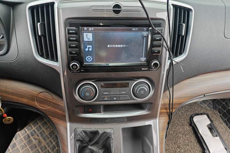 Used FORTHING Lingzhi PLUS 2021 2.0L Manual Luxury 7-Seater Audio And AC Panel