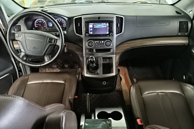 Used FORTHING Lingzhi PLUS 2021 Travel Edition 2.0L Manual Luxury 7-Seater Center Console