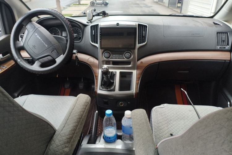 Used FORTHING Lingzhi PLUS 2021 2.0L Manual Comfort Model CNG 7-Seater Center Console