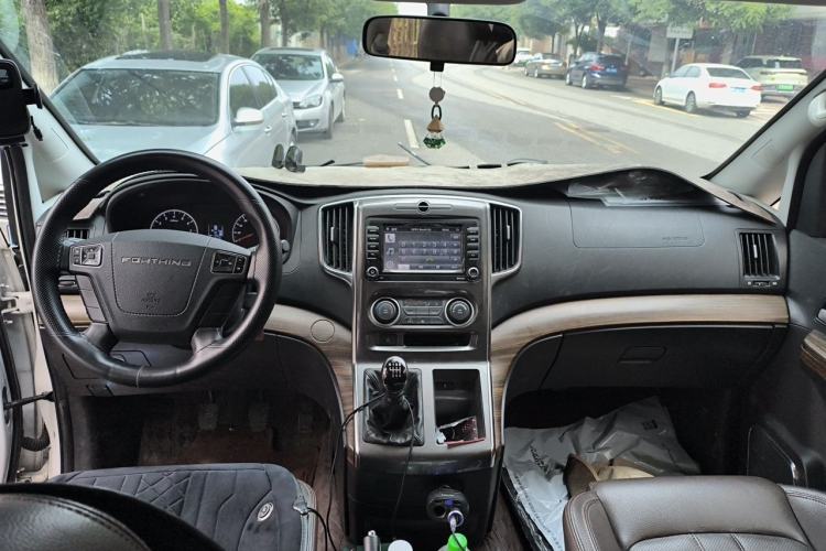 Used FORTHING Lingzhi PLUS 2021 Travel Edition 2.0L Manual Luxury 7-Seater Center Console