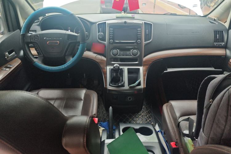 Used FORTHING Lingzhi PLUS 2021 2.0L Manual Standard Version CNG-Powered 9-Seater Center Console