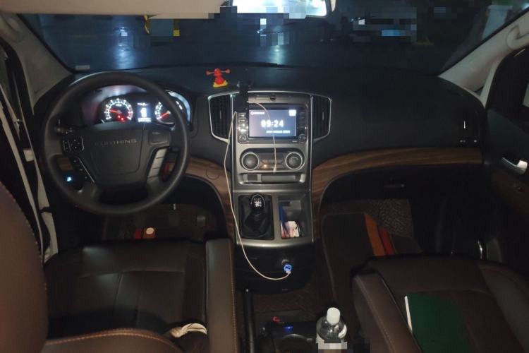 Used FORTHING Lingzhi PLUS 2021 2.0L Manual Luxury CNG 7-Seater Center Console