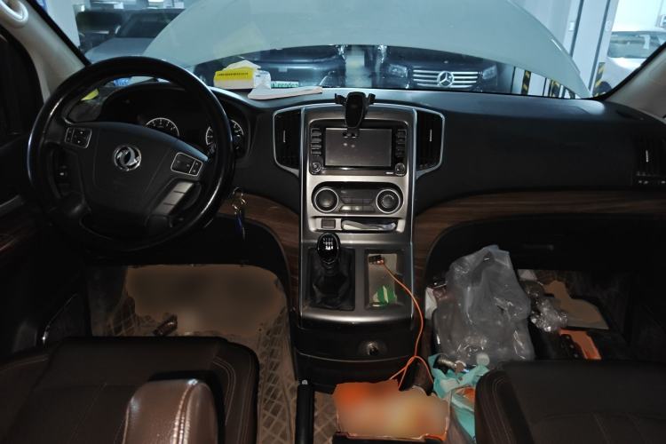 Used FORTHING Lingzhi PLUS 2021 2.0L Manual Luxury 7-Seater Center Console