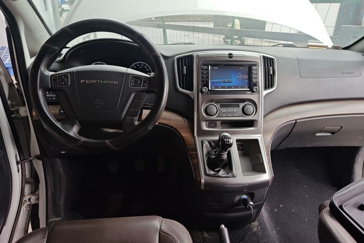 Used FORTHING Lingzhi PLUS 2021 Travel Edition 2.0L Manual Luxury 7-Seater Center Console