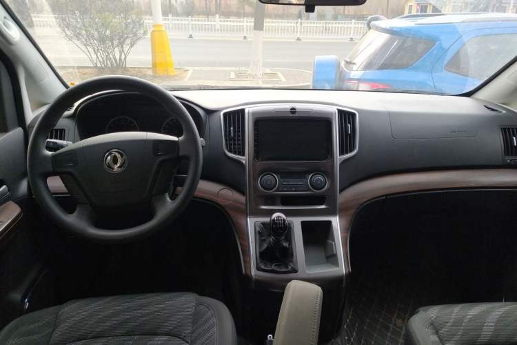 Used FORTHING Lingzhi PLUS 2021 2.0L Manual Comfort Version 7 Seats Center Console