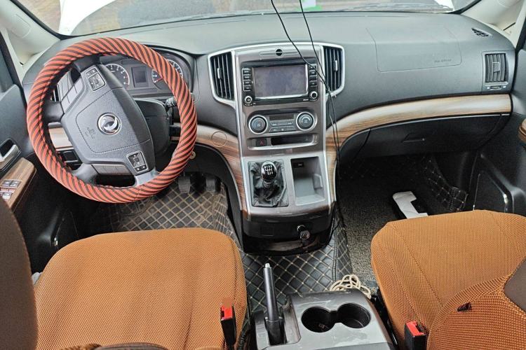 Used FORTHING Lingzhi PLUS 2021 2.0L Manual Luxury 7-Seater Center Console
