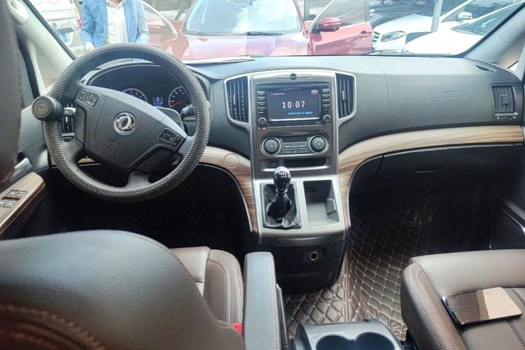 Used FORTHING Lingzhi PLUS 2021 2.0L Manual Luxury 7-Seater Center Console