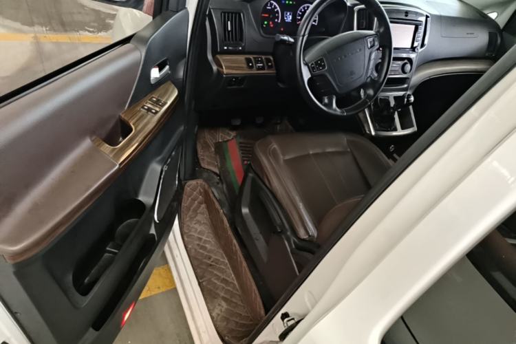 Used FORTHING Lingzhi PLUS 2021 Travel Edition 2.0L Manual Luxury 7-Seater Driver Seat