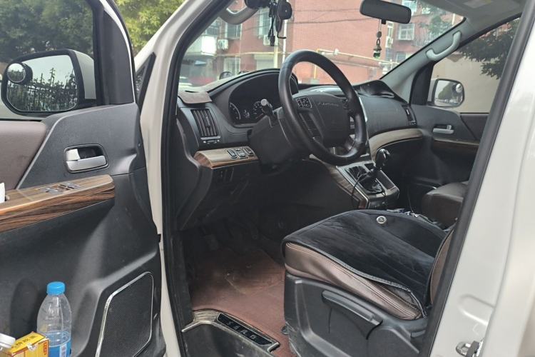 Used FORTHING Lingzhi PLUS 2021 Travel Edition 2.0L Manual Luxury 7-Seater Driver Seat