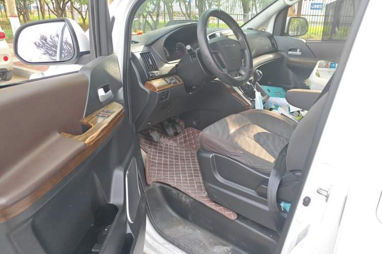 Used FORTHING Lingzhi PLUS 2021 2.0L Manual Comfort Version 7 Seats Driver Seat