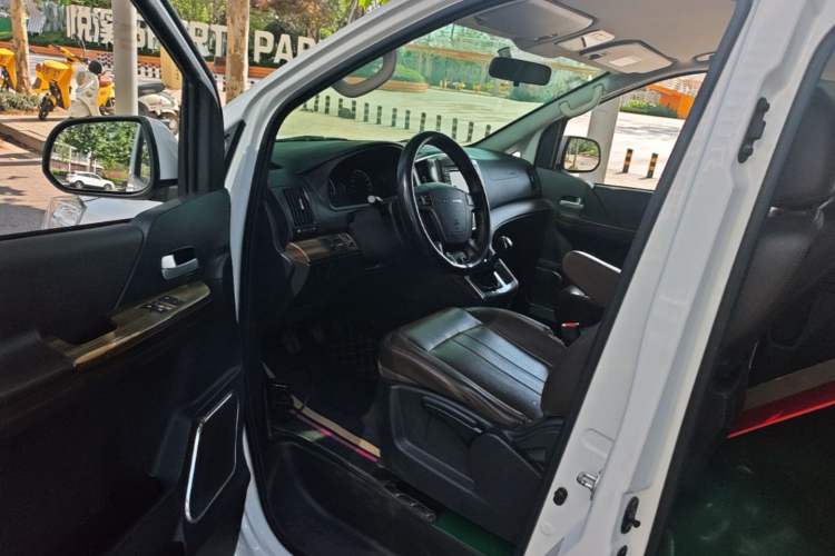 Used FORTHING Lingzhi PLUS 2021 Travel Edition 2.0L Manual Luxury 7-Seater Driver Seat