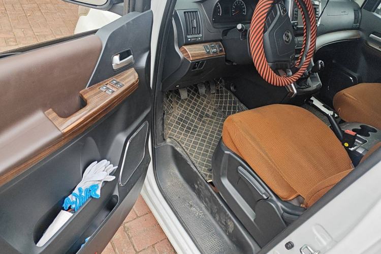 Used FORTHING Lingzhi PLUS 2021 2.0L Manual Luxury 7-Seater Driver Seat