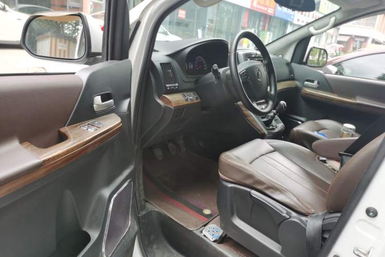 Used FORTHING Lingzhi PLUS 2021 2.0L Manual Luxury 9-Seater Driver Seat