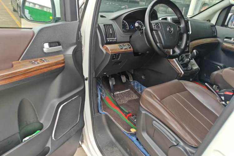 Used FORTHING Lingzhi PLUS 2021 2.0L Manual Luxury 7-Seater Driver Seat