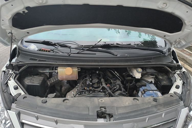 Used FORTHING Lingzhi PLUS 2021 Travel Edition 2.0L Manual Luxury 7-Seater Engine Bay