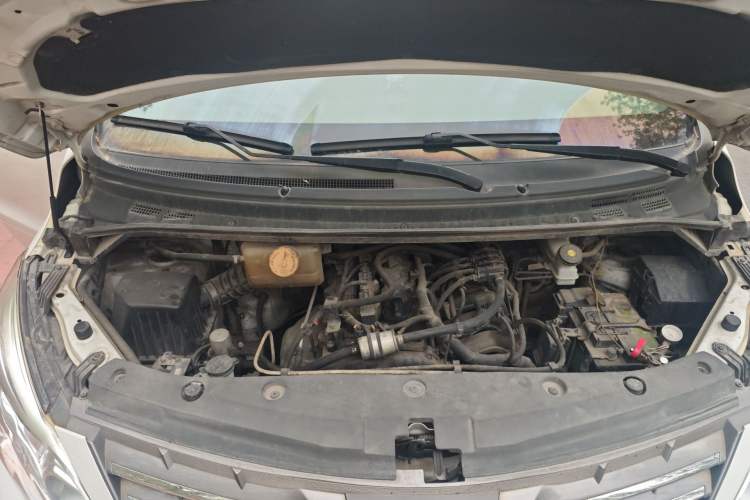 Used FORTHING Lingzhi PLUS 2021 2.0L Manual Standard Version CNG-Powered 9-Seater Engine Bay