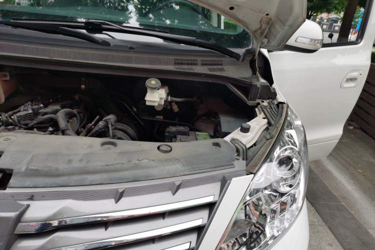 Used FORTHING Lingzhi PLUS 2021 2.0L Manual Luxury 9-Seater Engine Bay Left