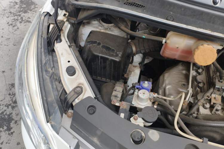 Used FORTHING Lingzhi PLUS 2021 2.0L Manual Comfort Model CNG 7-Seater Engine Bay Right