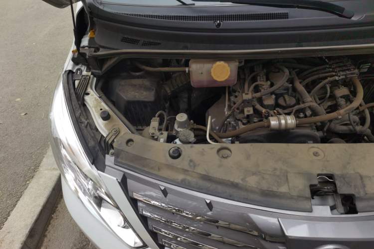 Used FORTHING Lingzhi PLUS 2021 2.0L Manual Comfort Model CNG 7-Seater Engine Bay Right
