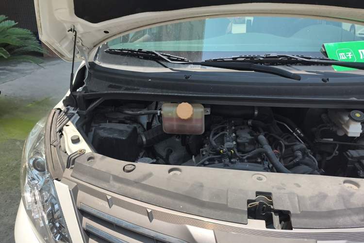 Used FORTHING Lingzhi PLUS 2021 2.0L Manual Luxury 7-Seater Engine Bay Right