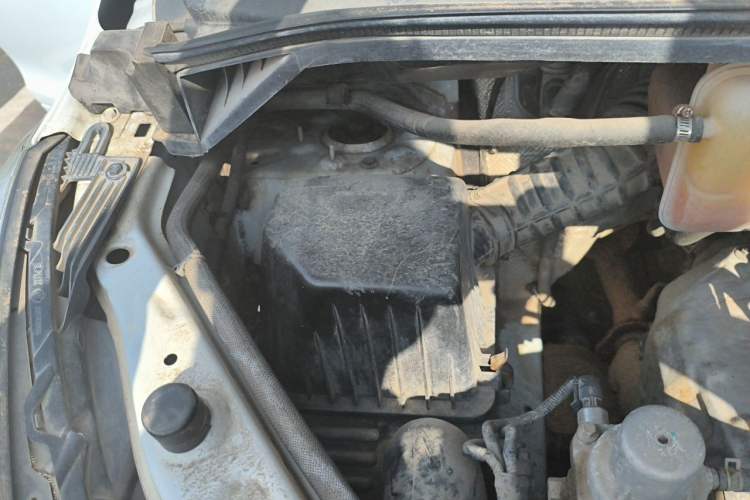 Used FORTHING Lingzhi PLUS 2021 2.0L Manual Luxury CNG 7-Seater Engine Bay Right