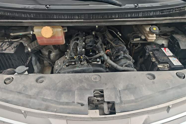 Used FORTHING Lingzhi PLUS 2021 2.0L Manual Luxury 7-Seater Engine Bay