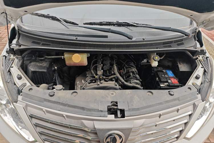 Used FORTHING Lingzhi PLUS 2021 2.0L Manual Luxury 7-Seater Engine Bay