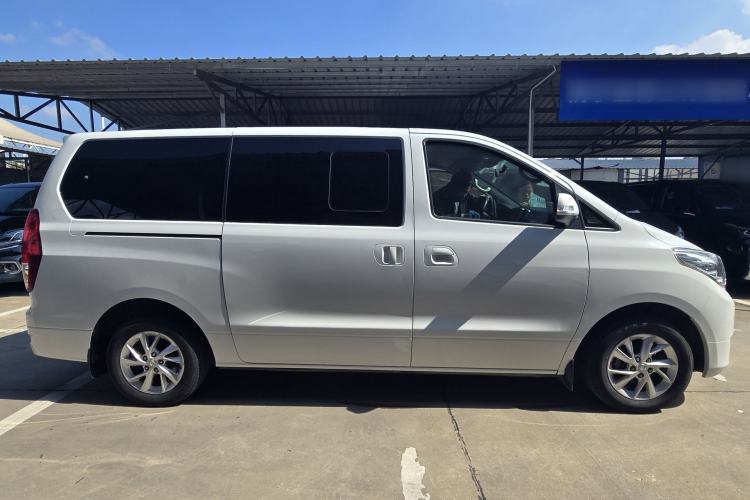 Used FORTHING Lingzhi PLUS 2021 2.0L Manual Luxury 9-Seater Exterior 3