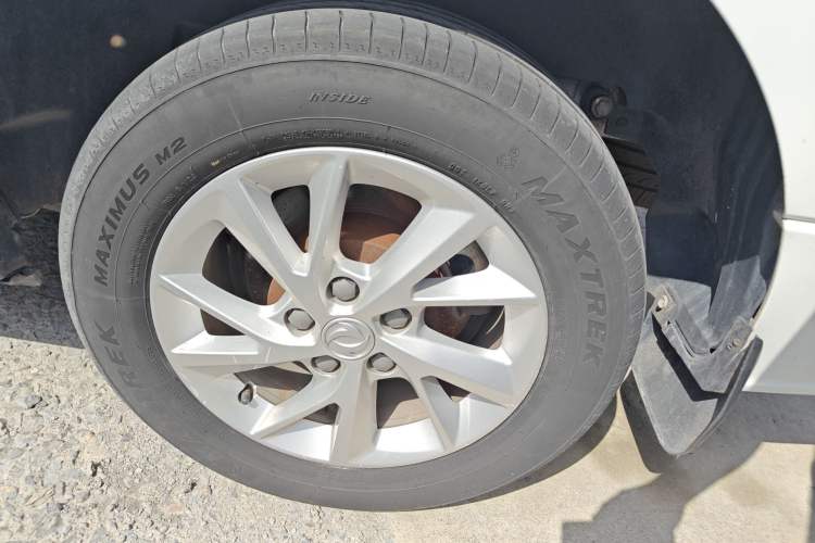 Used FORTHING Lingzhi PLUS 2021 2.0L Manual Luxury 7-Seater Exterior 6