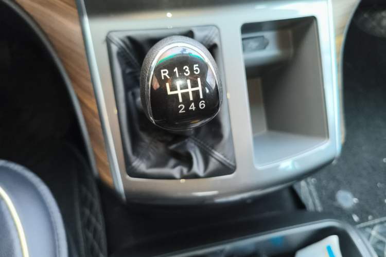 Used FORTHING Lingzhi PLUS 2021 2.0L Manual Comfort Version 7 Seats Gear Lever