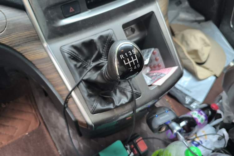 Used FORTHING Lingzhi PLUS 2021 Travel Edition 2.0L Manual Luxury 7-Seater Gear Lever