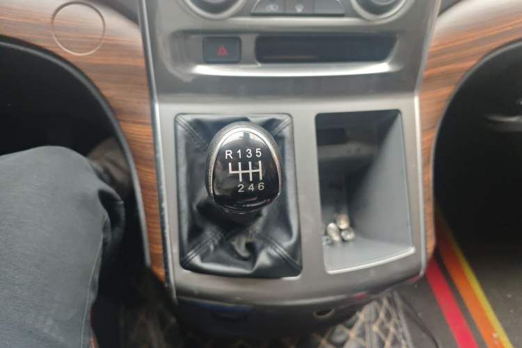 Used FORTHING Lingzhi PLUS 2021 2.0L Manual Standard Version CNG-Powered 9-Seater Gear Lever