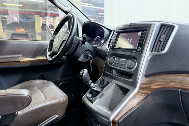 Used FORTHING Lingzhi PLUS 2021 2.0L Manual Luxury 7-Seater Gear Lever