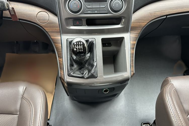 Used FORTHING Lingzhi PLUS 2021 Travel Edition 2.0L Manual Luxury 7-Seater Gear Lever