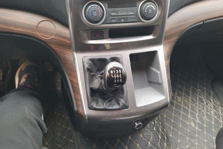 Used FORTHING Lingzhi PLUS 2021 2.0L Manual Comfort Version 7 Seats Gear Lever