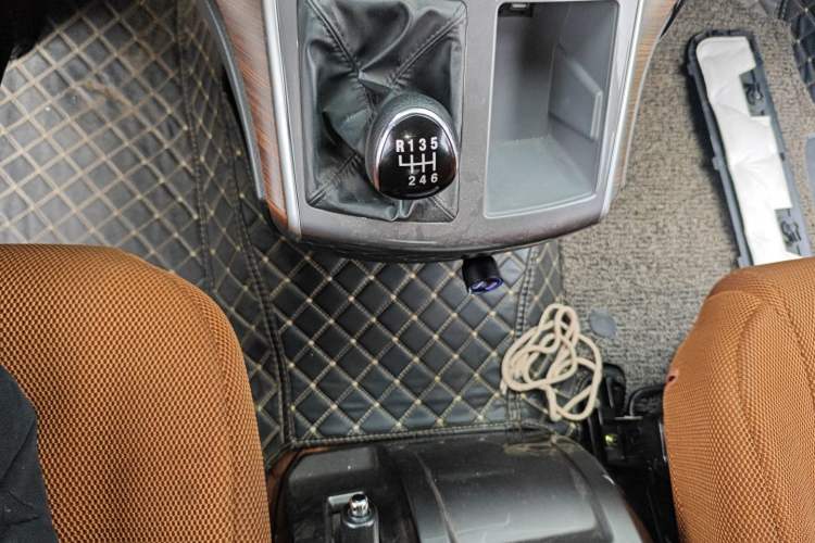 Used FORTHING Lingzhi PLUS 2021 2.0L Manual Luxury 7-Seater Gear Lever