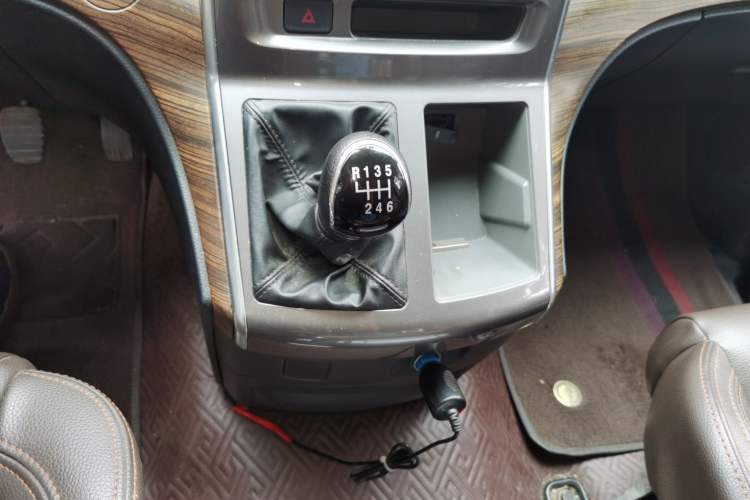 Used FORTHING Lingzhi PLUS 2021 2.0L Manual Luxury 9-Seater Gear Lever